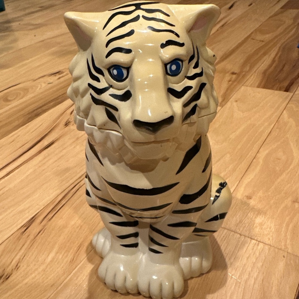 The Greatest Show on Earth White Tiger plastic mug Ringling Bros Circus